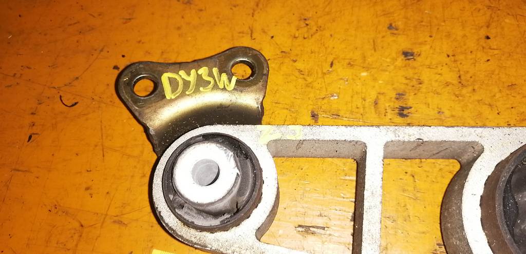 DEMIO DY3W ПОДУШКА ДВС ЗАДНЯЯ Mazda Demio 1