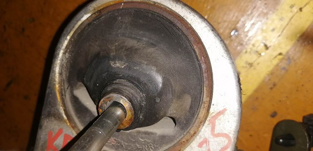 подушка двигателя Nissan Presage 3