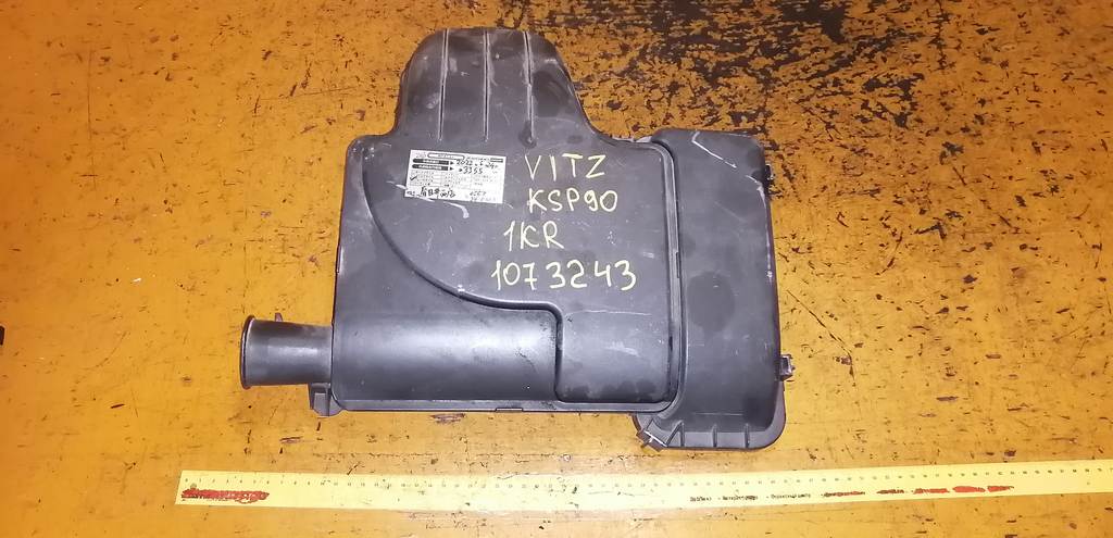 декоративная крышка двс Toyota Vitz 0