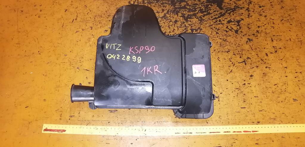 декоративная крышка двс Toyota Vitz 0