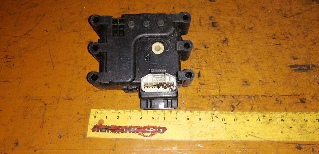 DEMIO DY5W СЕРВОПРИВОД ЗАСЛОНОК ПЕЧКИ 3Y21T Mazda Demio 1