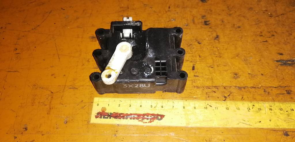 DEMIO DY5W СЕРВОПРИВОД ЗАСЛОНОК ПЕЧКИ 3X28U Mazda Demio 1