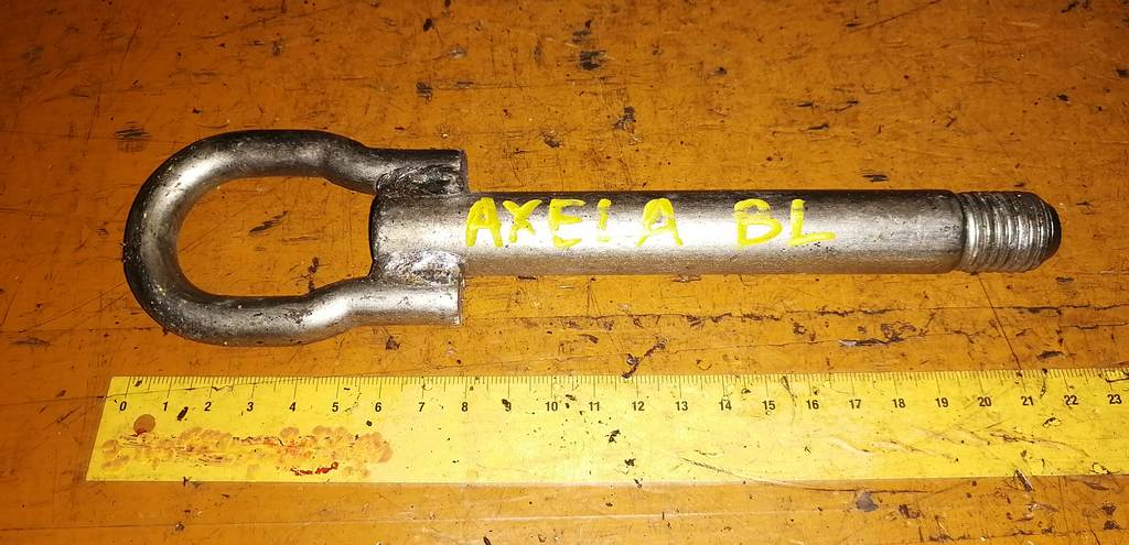 крюк буксировочный Mazda Axela 0