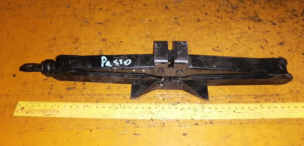 домкрат Toyota Passo 0
