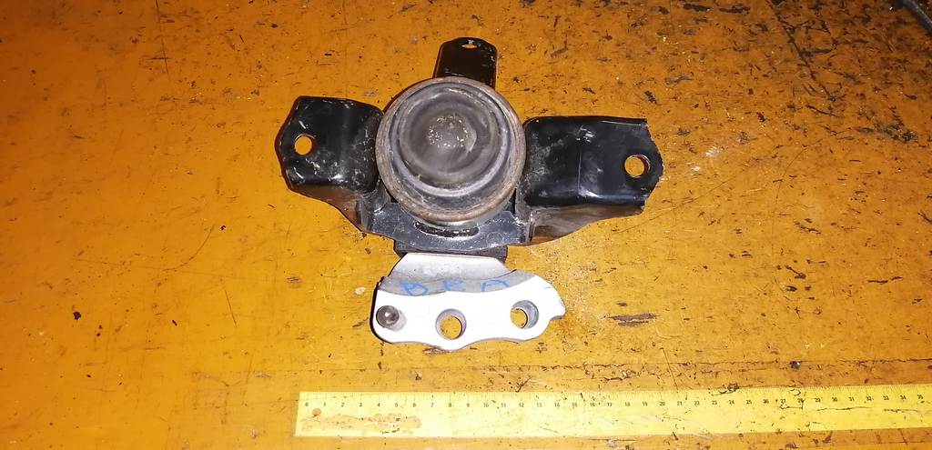 подушка двигателя Toyota Passo 3