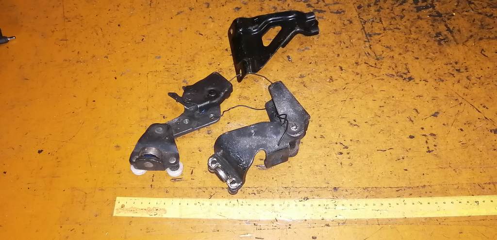 FREED SPIKE GB3 РОЛИКИ ДВЕРИ ЗАДНИЕ ПРАВЫЕ Honda Freed Spike 1