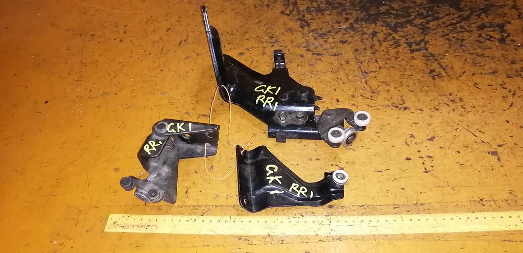 ролик дверной Honda Mobilio Spike 0