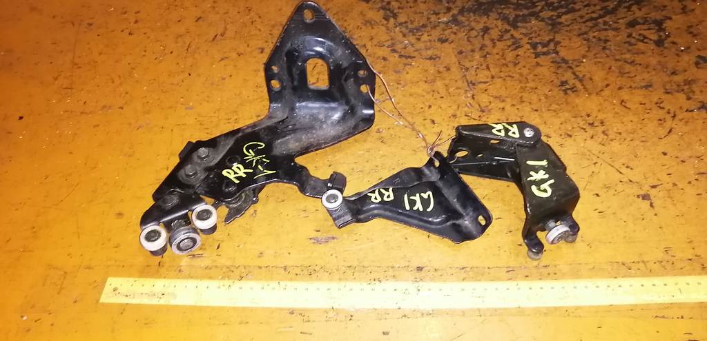 ролик дверной Honda Mobilio Spike 0