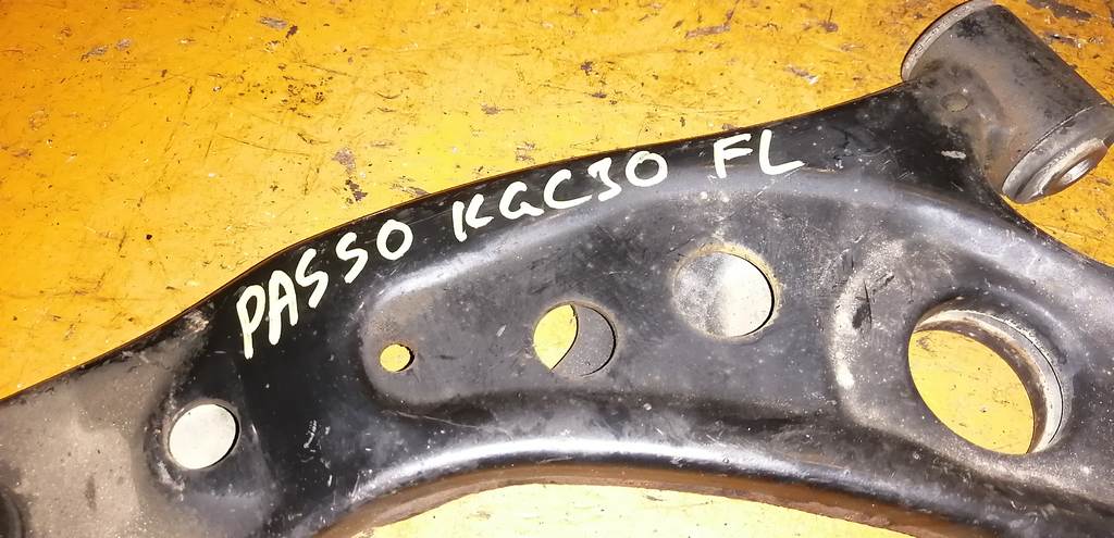 PASSO KGC30 РЫЧАГ ПЕРЕДНИЙ ЛЕВЫЙ Toyota Passo 1