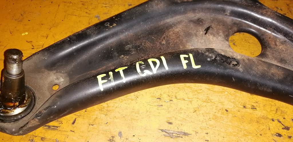 FIT GD1 РЫЧАГ ПЕРЕДНИЙ ЛЕВЫЙ, НЕТ ПЫЛЬНИКА Honda Fit 1