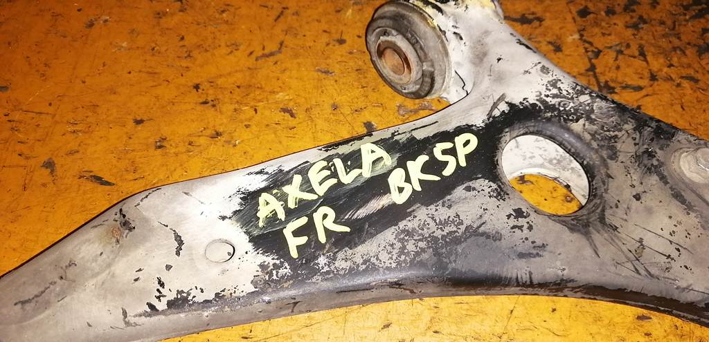 AXELA BK5P РЫЧАГ ПЕРЕДНИЙ ПРАВЫЙ, пробит пыльник Mazda Axela 1