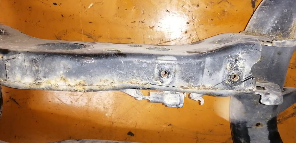 PRESAGE TU31 БАЛКА ЗАДНЯЯ Nissan Presage 4