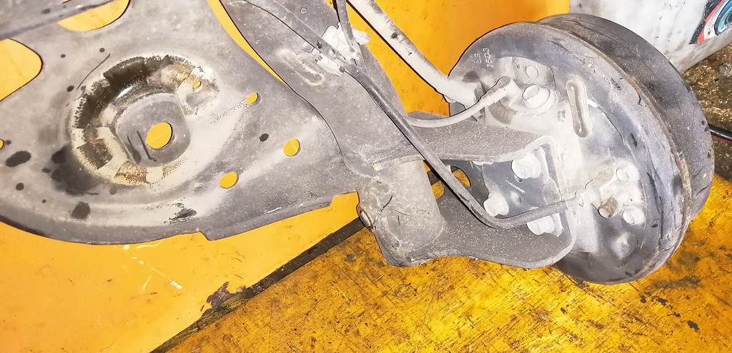 балка со ступицами Nissan Note 3