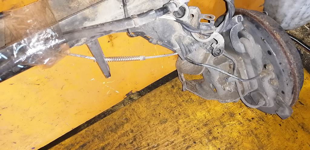 балка со ступицами Mazda Demio 3