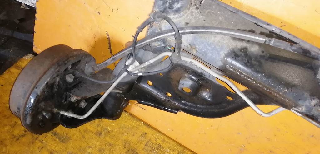 NOTE E11 БАЛКА ЗАДНЯЯ В СБОРЕ ABS Nissan Note 4