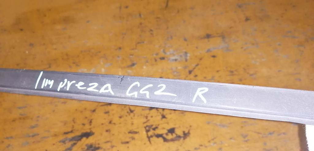 IMPREZA GG2 МОЛДИНГ НА КРЫШУ ПРАВЫЙ Subaru Impreza 1