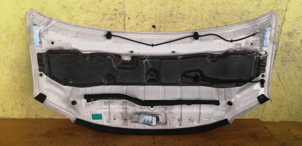 капот Nissan Serena 3