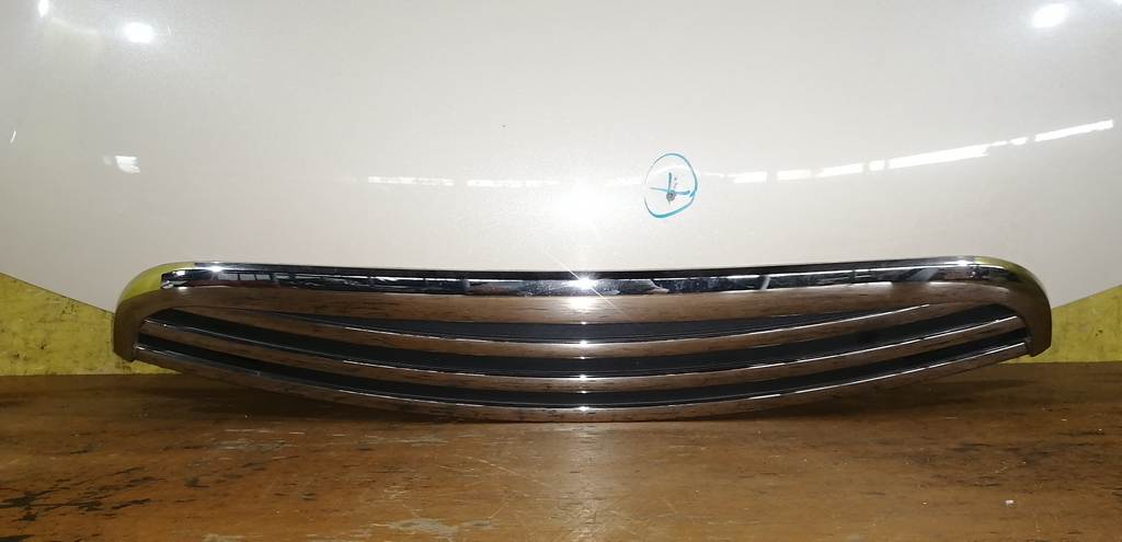 капот Nissan March 3