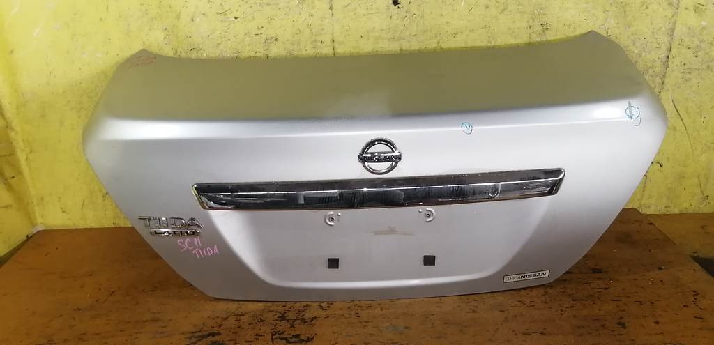 крышка багажника Nissan Tiida Latio 0