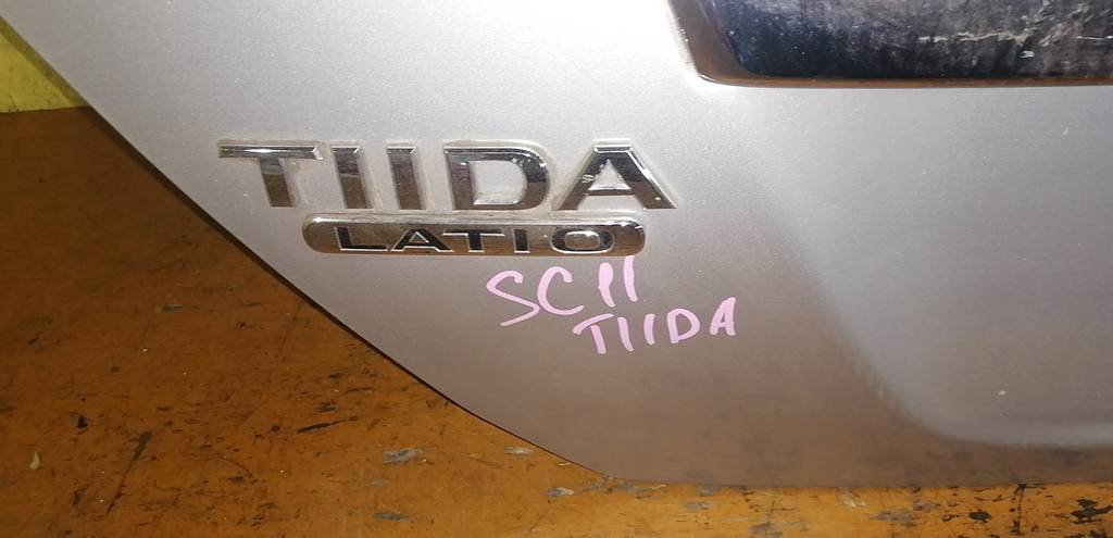 TIIDA LATIO SC11 КРЫШКА БАГАЖНИКА Nissan Tiida Latio 1
