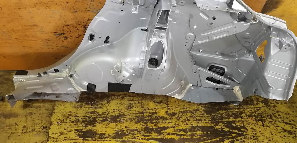 TIIDA LATIO SC11 КРЫЛО ЗАДНЕЕ ПРАВОЕ Nissan Tiida Latio 4