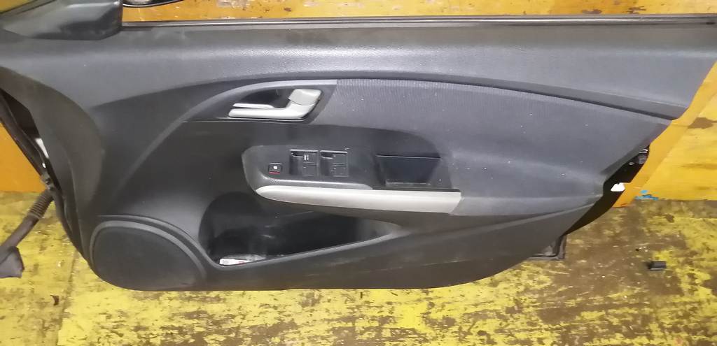 INSIGHT ZE2 ДВЕРЬ ПЕРЕДНЯЯ ПРАВАЯ Honda Insight 4