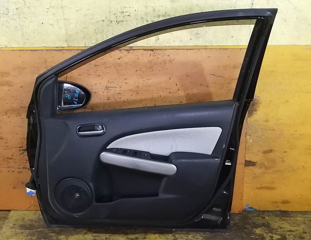 дверь Mazda Demio 3