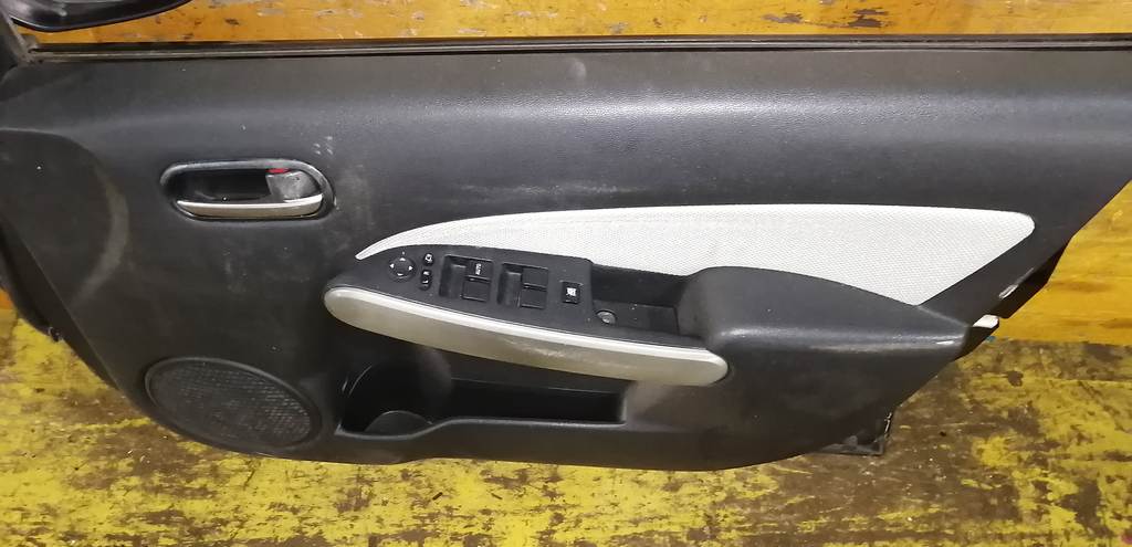 DEMIO DE3FS ДВЕРЬ ПЕРЕДНЯЯ ПРАВАЯ Mazda Demio 4