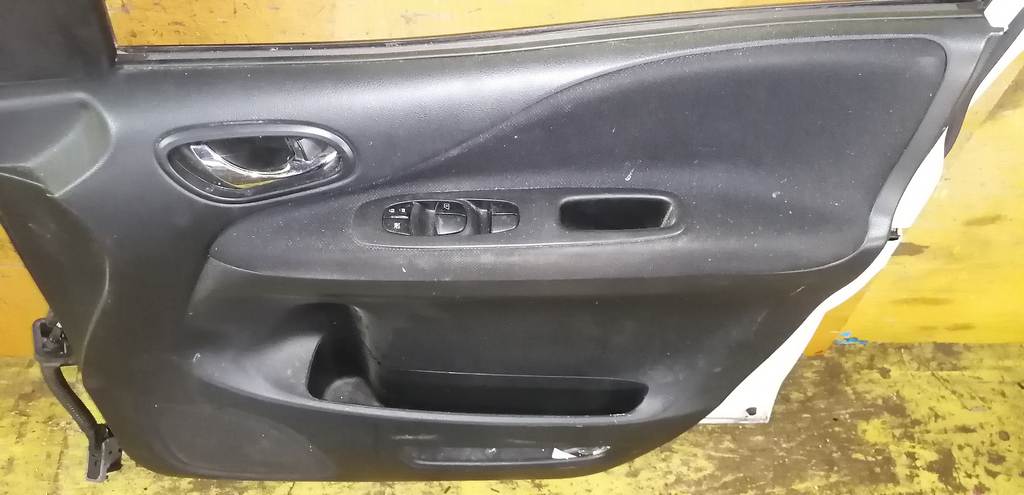SERENA C26 ДВЕРЬ ПЕРЕДНЯЯ ПРАВАЯ Nissan Serena 4