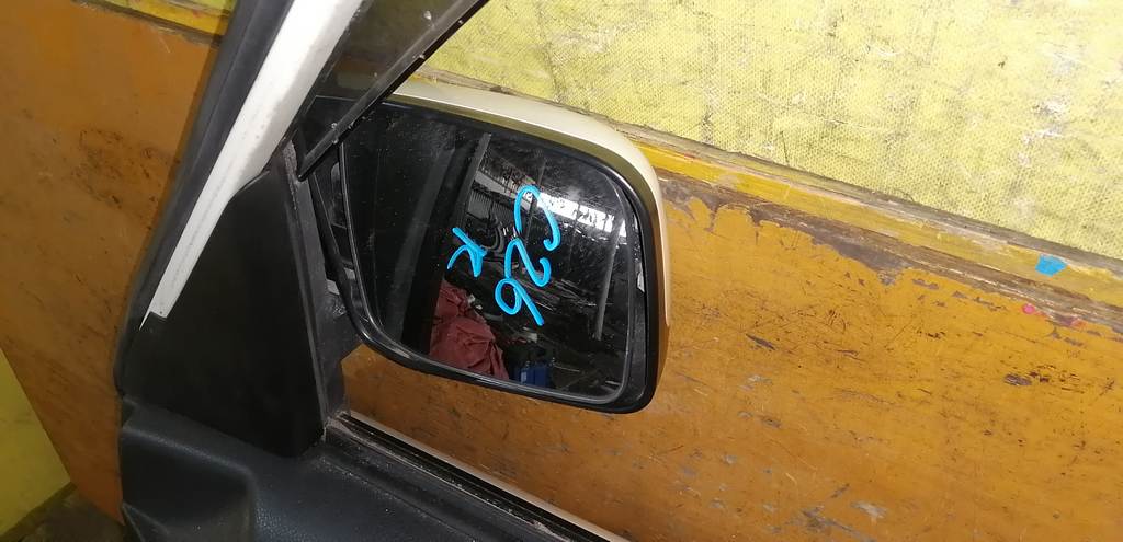 зеркало Nissan Serena 0