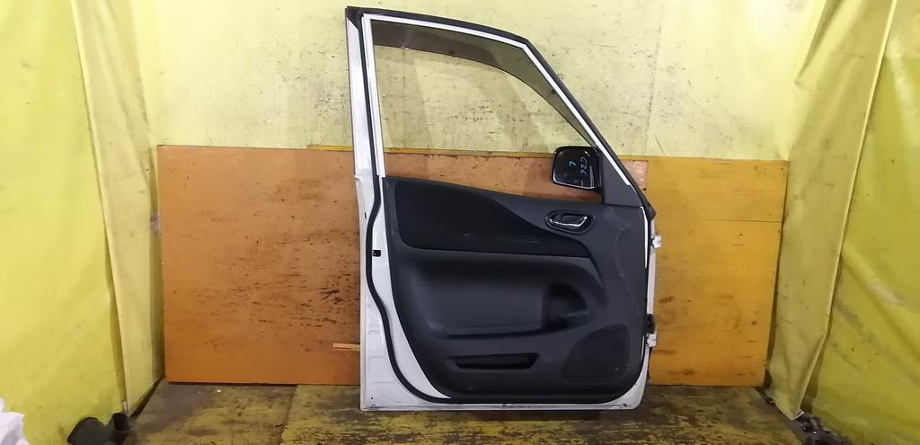 дверь Nissan Serena 3