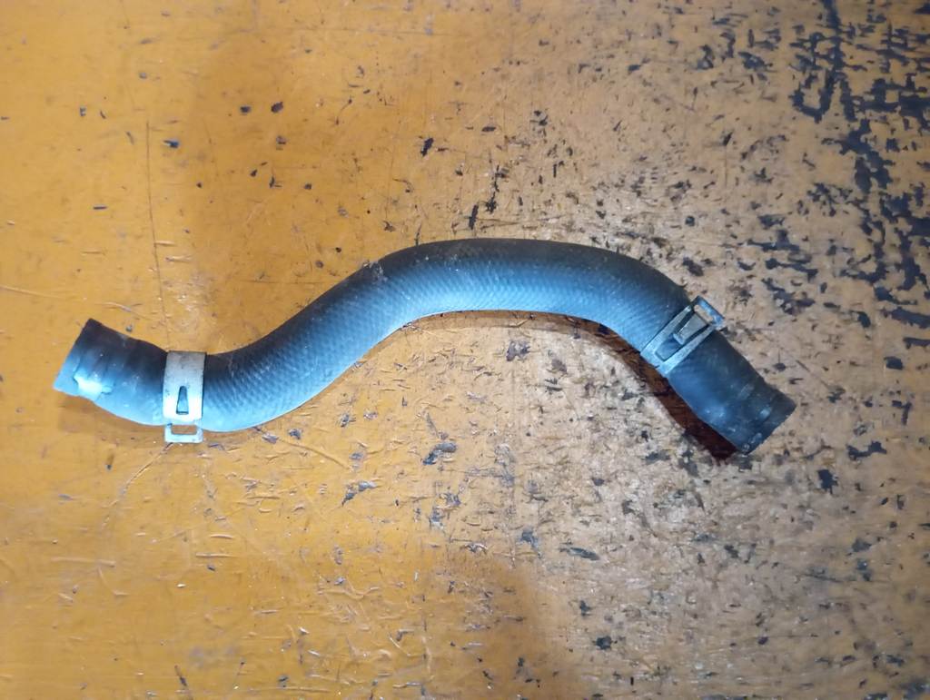 DEMIO DW5W ШЛАНГ РАДИАТОРА НИЗ Mazda Demio 1