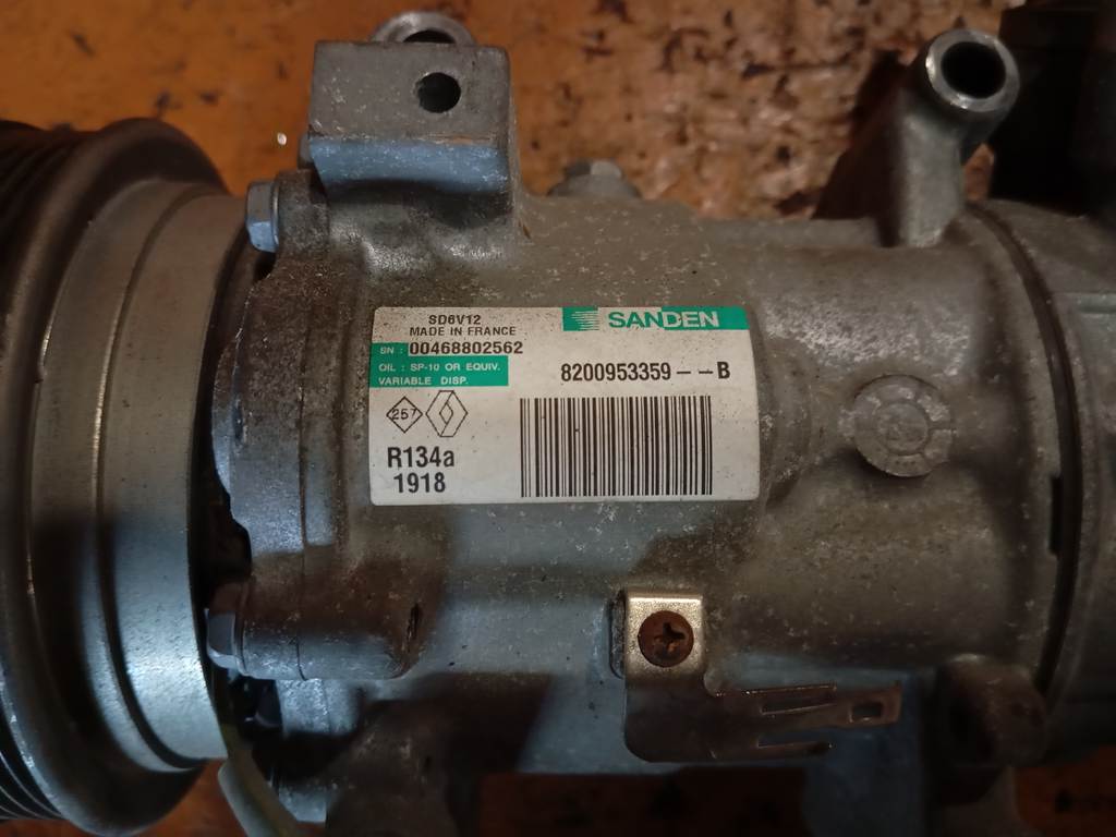 K4M835 КОМПРЕССОР КОНДИЦИОНЕРА 00468802562 Renault Kangoo 1