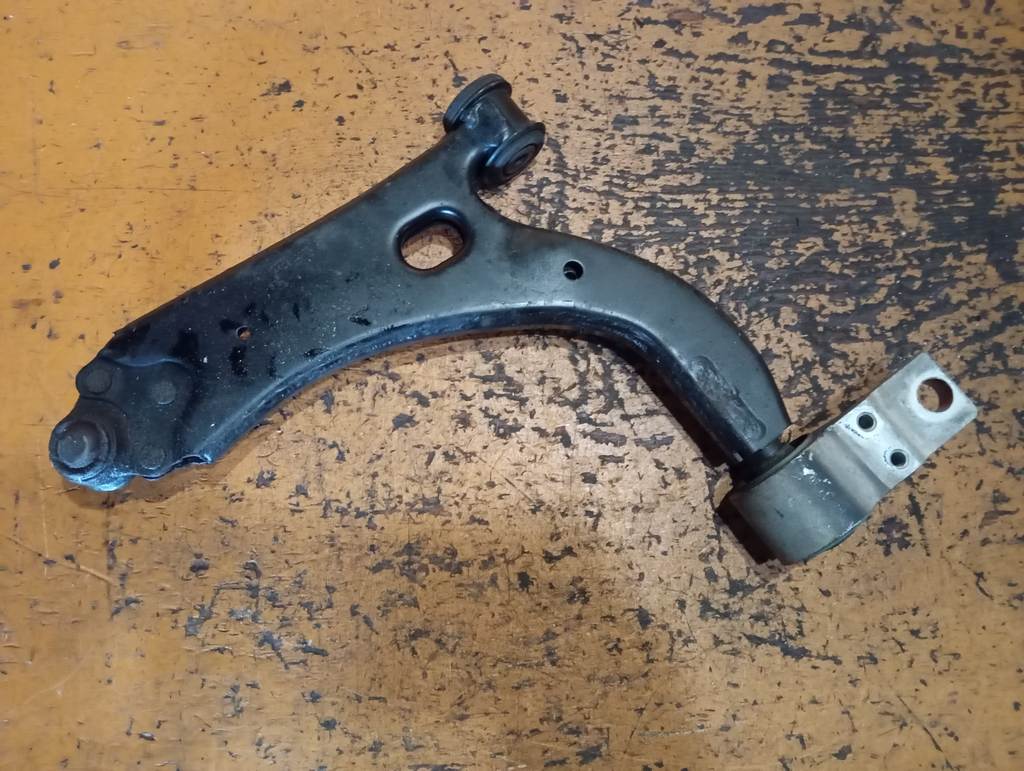 DEMIO DY3W РЫЧАГ ПЕРЕДНИЙ ПРАВЫЙ Mazda Demio 1