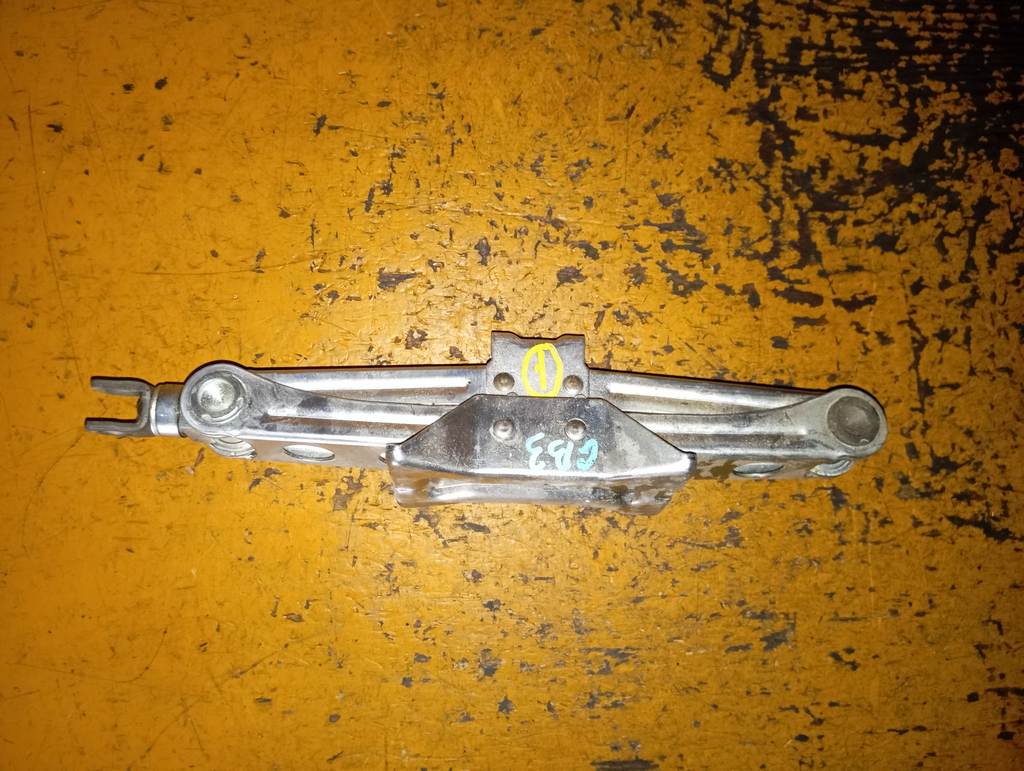 FREED GB3 ДОМКРАТ 1 Honda Freed 1
