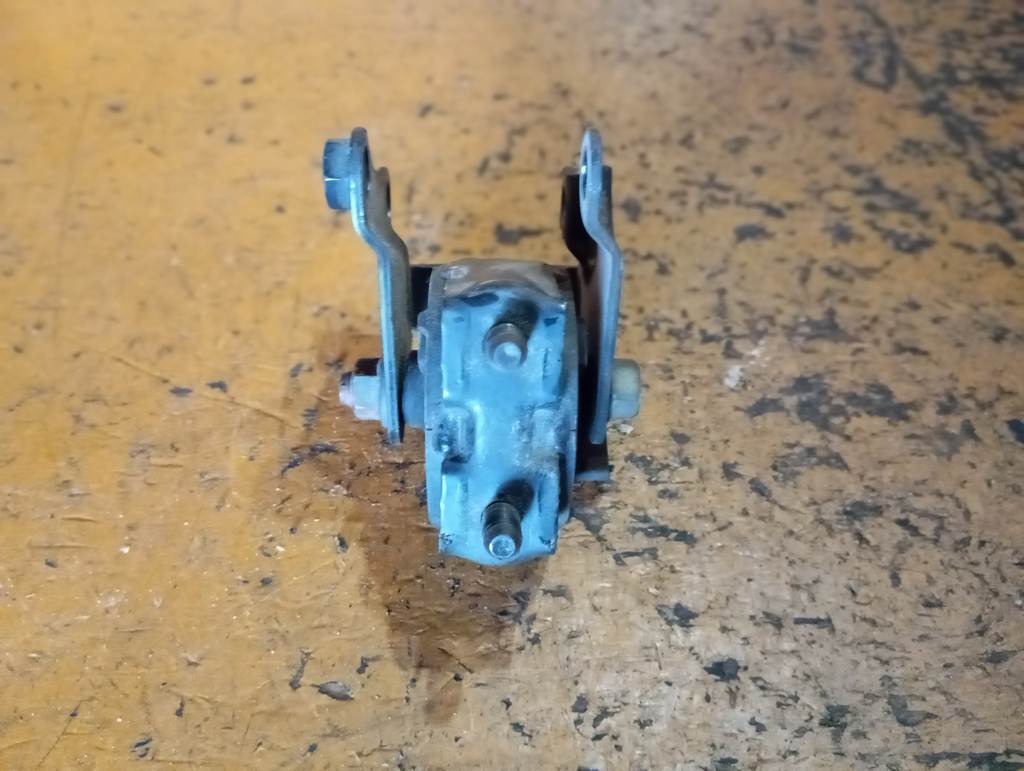 DEMIO DW5W ПОДУШКА ДВС ЗАДНЯЯ Mazda Demio 1
