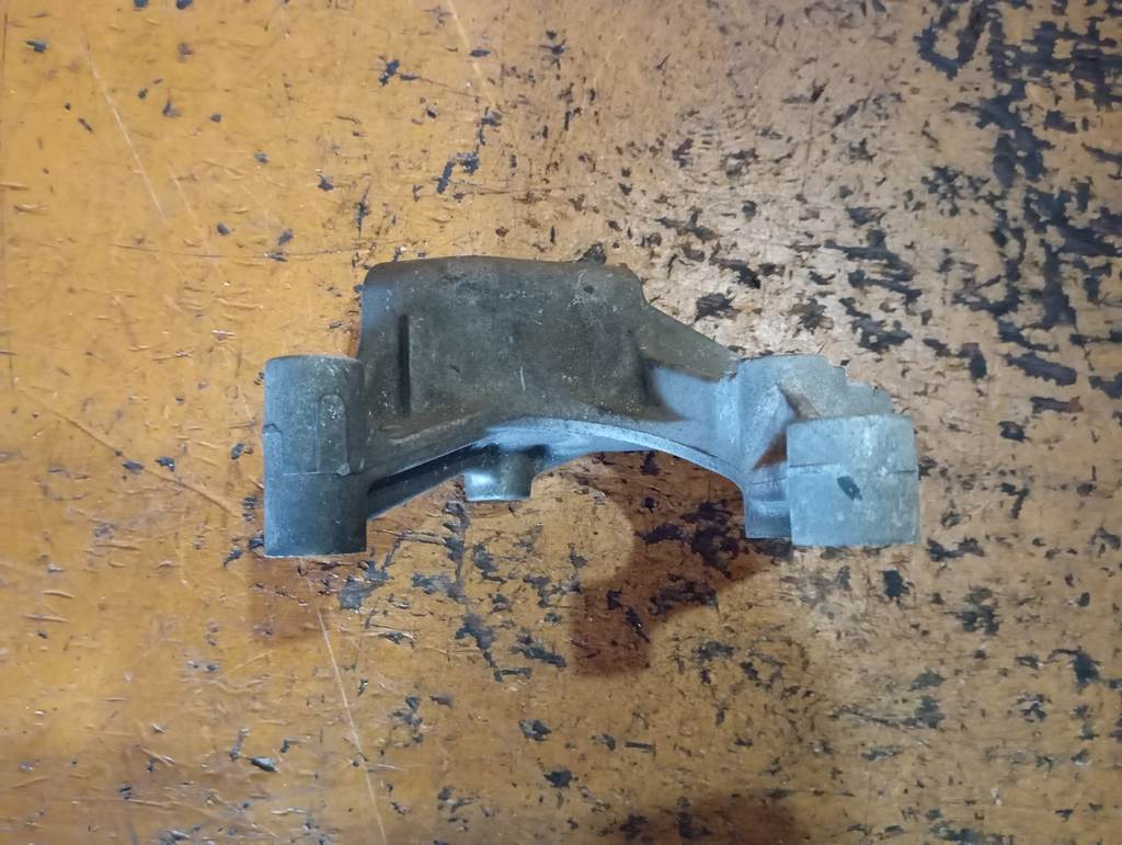 PASSO KGC10 КРОНШТЕЙН ДВС ЗАДНИЙ Toyota Passo 1