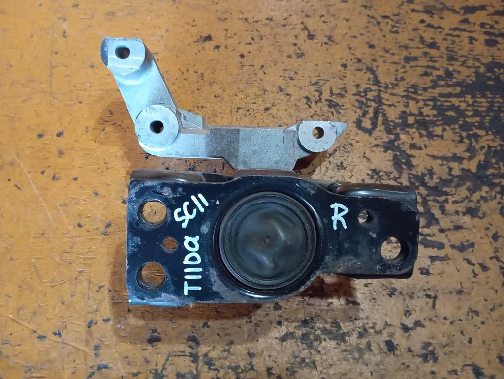 подушка двигателя Nissan Tiida Latio 0