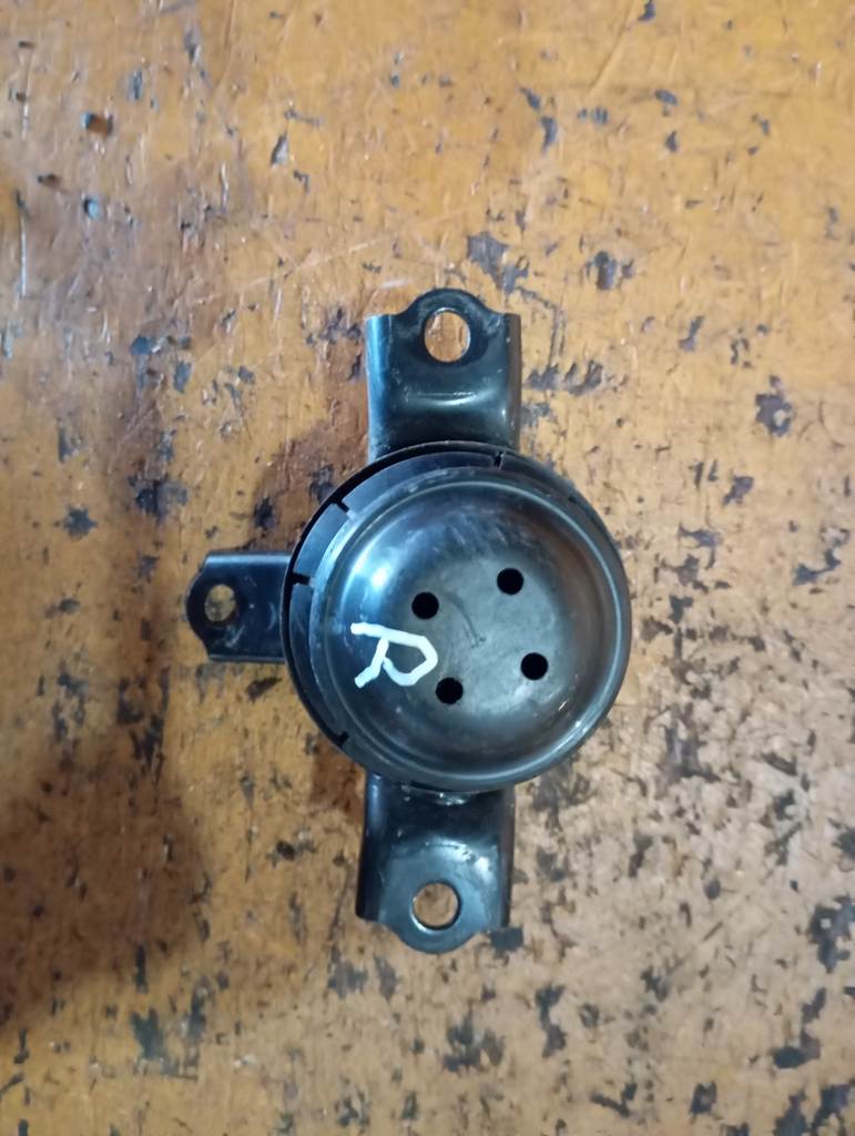 PASSO KGC10 ПОДУШКА ДВС ПРАВАЯ Toyota Passo 1