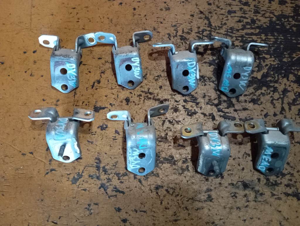 DEMIO DY3W ПЕТЛЯ ДВЕРИ Mazda Demio 1