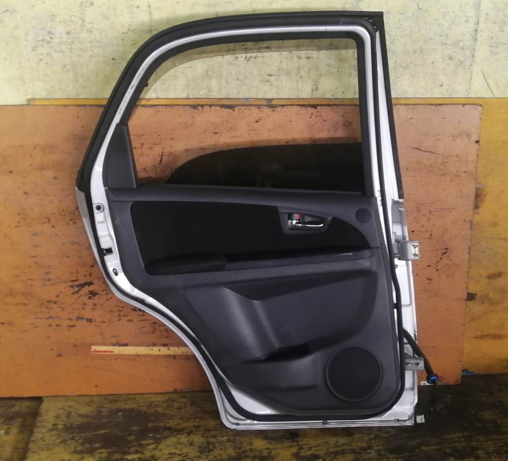 SX4 YA11S ДВЕРЬ ЗАДНЯЯ ЛЕВАЯ Suzuki SX4 4