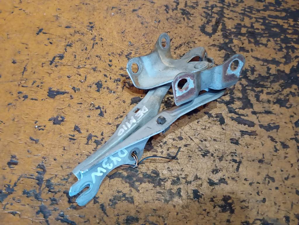 петля капота Mazda Demio 0