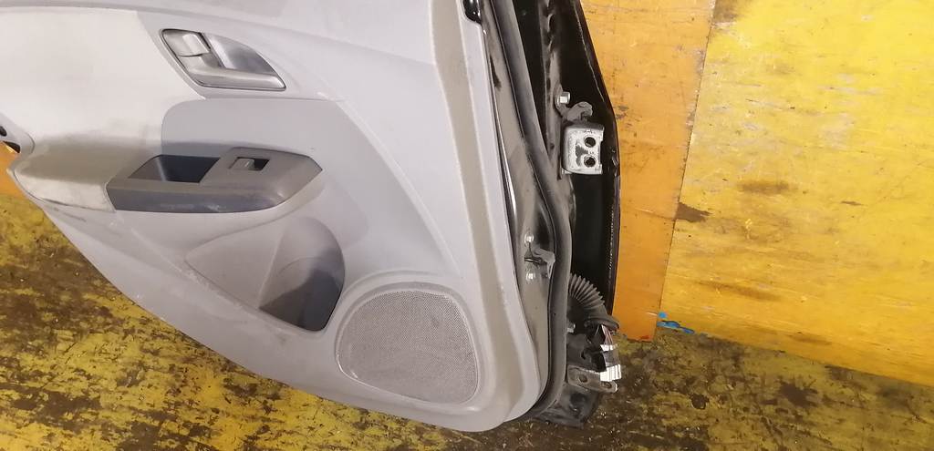 INSIGNT ZE2 ДВЕРЬ ЗАДНЯЯ ЛЕВАЯ Honda Insight 7