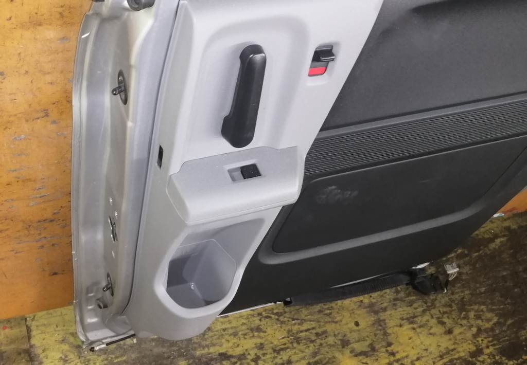 дверь Honda Freed 6