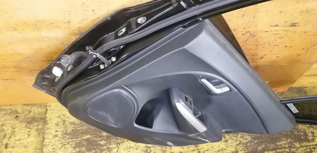 INSIGHT ZE2 ДВЕРЬ ЗАДНЯЯ ПРАВАЯ Honda Insight 4