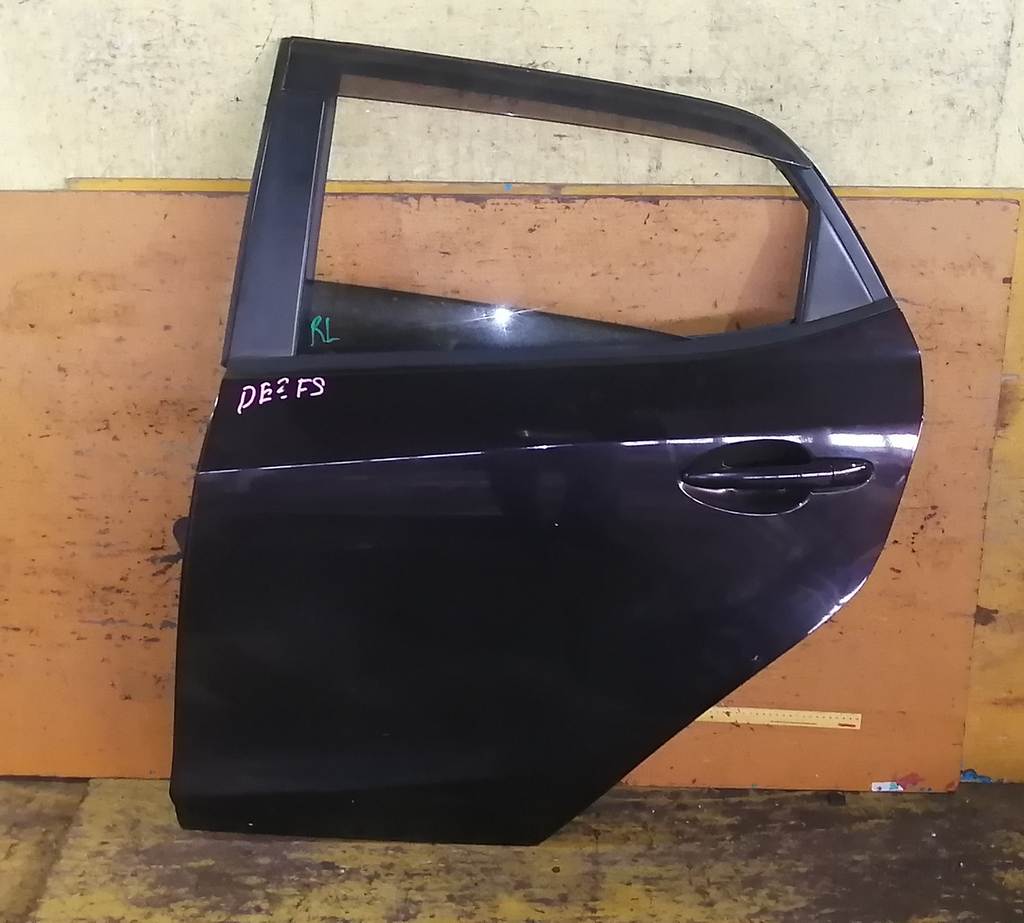 дверь Mazda Demio 0