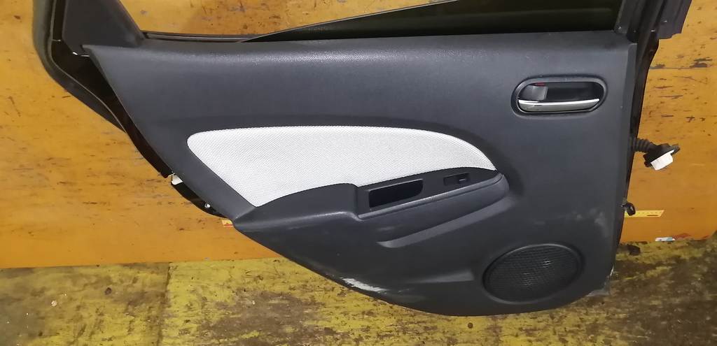 DEMIO DE3FS ДВЕРЬ ЗАДНЯЯ ЛЕВАЯ Mazda Demio 4