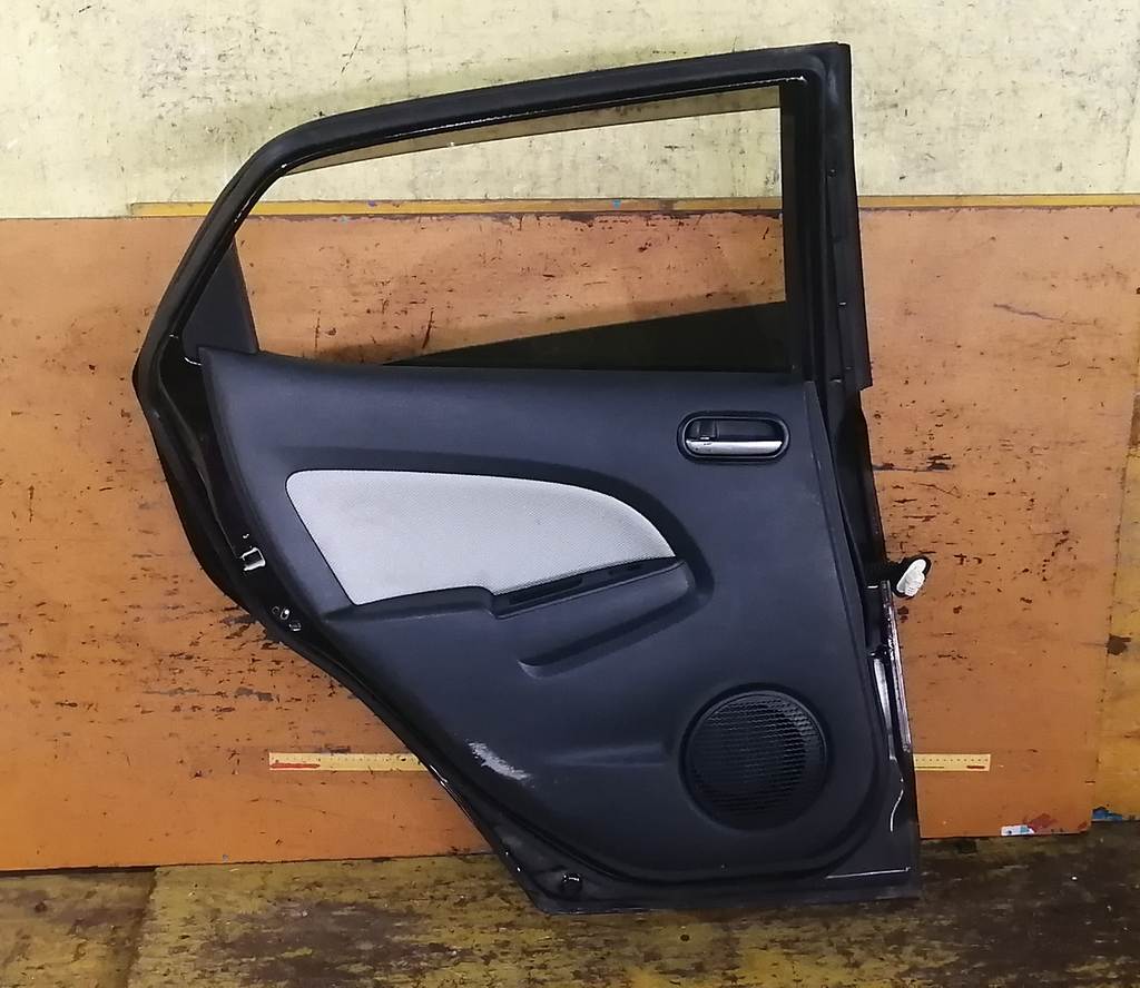 дверь Mazda Demio 3