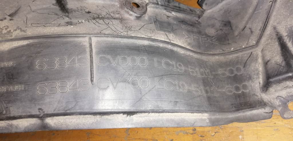 подкрылок Nissan AD 3