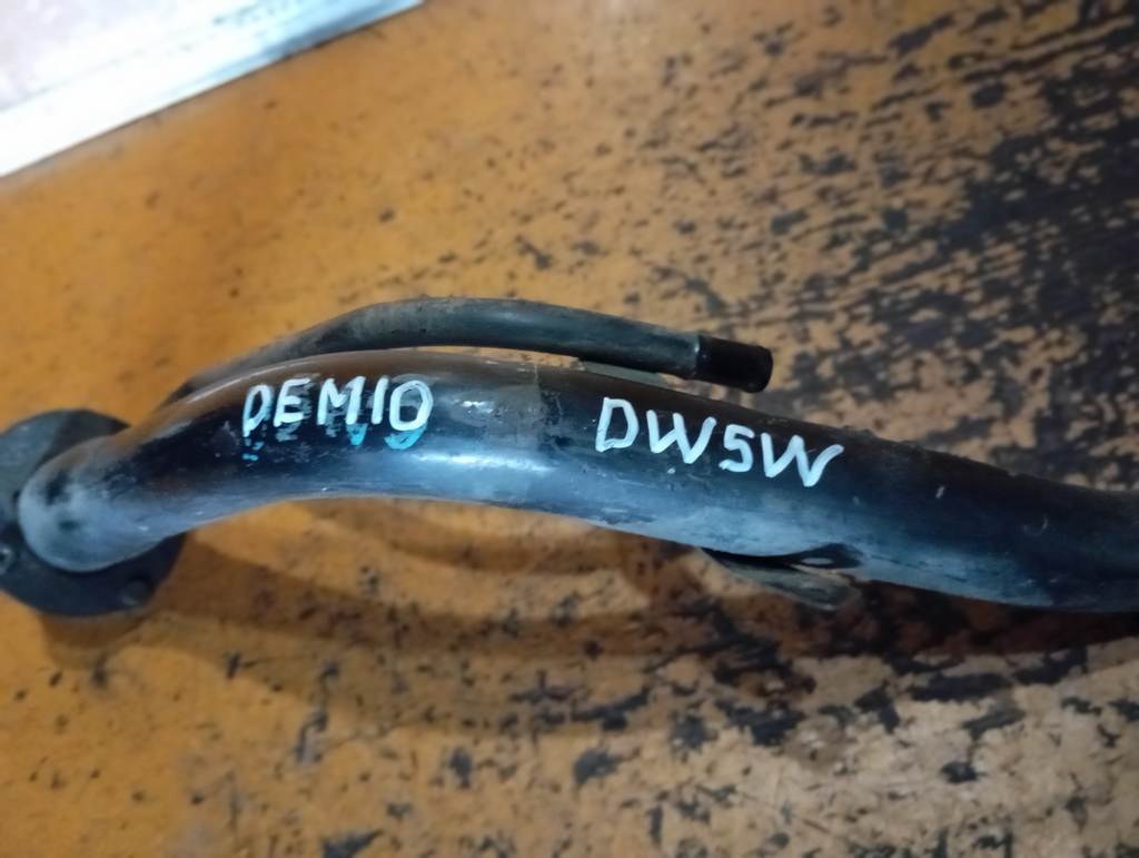 DEMIO DW5W ЗАЛИВНАЯ ГОРЛОВИНА БЕНЗОБАКА Mazda Demio 1